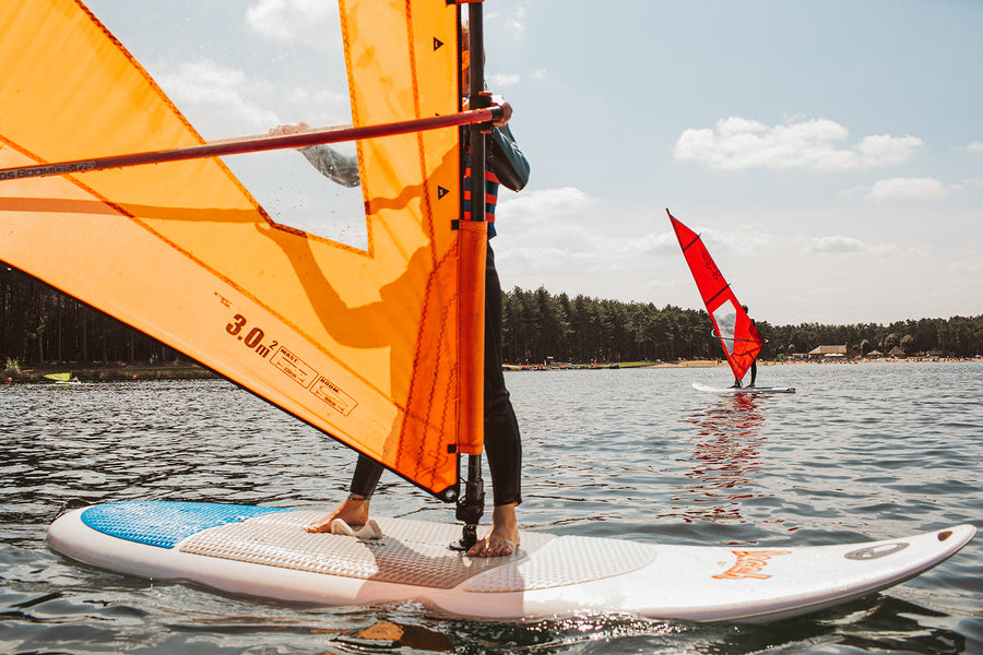 Groepsles windsurfen (3u) Lilse Bergen/De Nekker - afbeelding 1